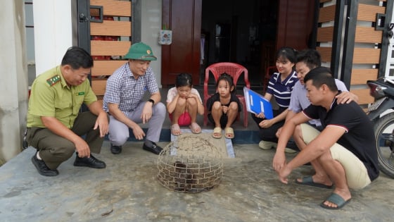 Tình cờ thấy con động vật hoang dã tên là ma rà chui vào lừ bắt cá, một người Quảng Trị liền báo cơ quan chức năng