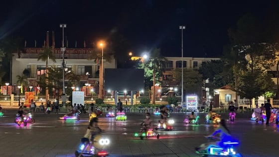 Xe điện mini tràn lan tại công viên Đà Nẵng: Tai nạn rình rập