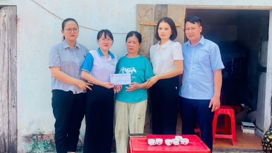 Quảng Ninh: Hội Nông dân phường Hoành Bồ hỗ trợ hội viên bị cháy nhà