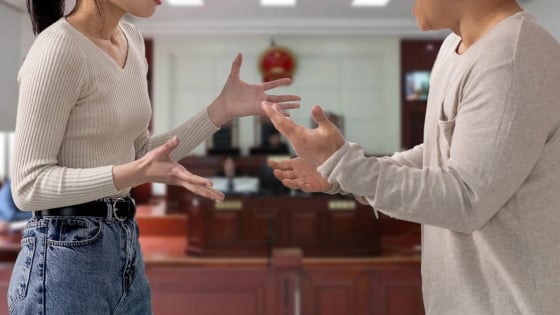 Hai anh em tranh chấp tài sản của cha mẹ quá cố, cuối cùng cả hai đều không phải con ruột