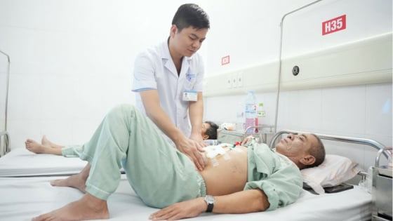 Ho, đau vùng thượng vị đi viện đã phải cắt thực quản
