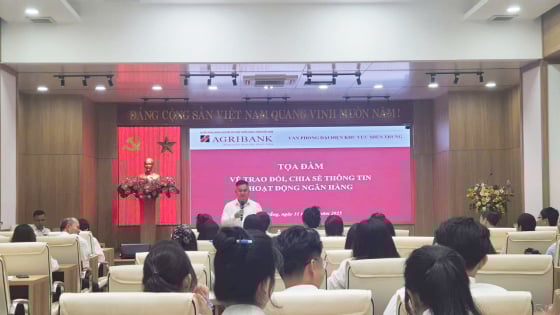 Agribank miền Trung chia sẻ kinh nghiệm trong hoạt động ngân hàng với sinh viên Trường Đại học kinh tế - Đại học Huế