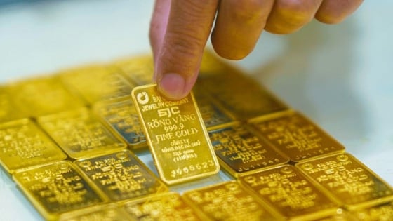 Giá vàng hôm nay 31/7: Thế giới lao dốc, trong nước vẫn tăng mạnh