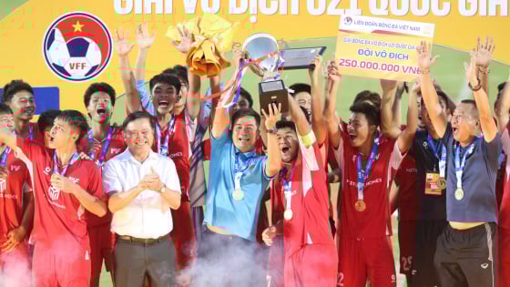 Công Phương bất lực, Thể Công Viettel nhìn PVF vô địch U21 quốc gia
