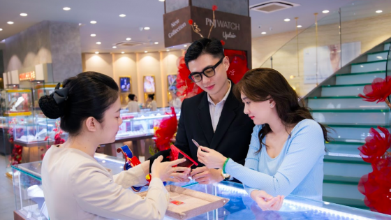 Giá vàng phá vỡ mọi đỉnh nhưng 'nhà vàng' PNJ báo lãi 6 tháng giảm nhẹ