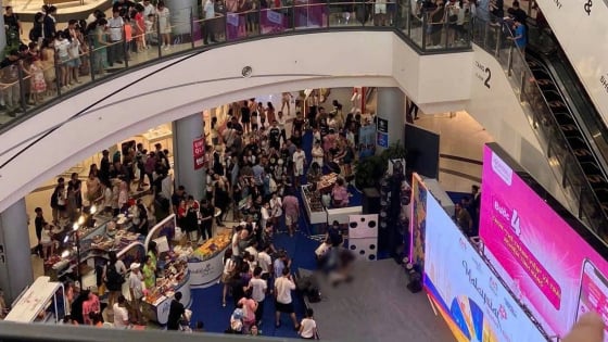 Người đàn ông rơi từ tầng 4 Aeon Mall Long Biên, Hà Nội