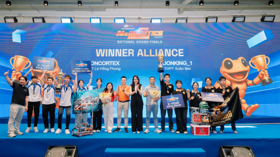Quán quân cuộc thi AI và Robotics: 'Chúng em có được tinh thần không bao giờ bỏ cuộc”