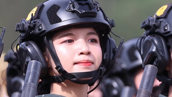 Dàn nữ quân nhân “cực phẩm” đẫm mồ hôi trên thao trường hợp luyện diễu binh, diễu hành nhiệm vụ A80