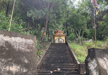 Miếu Tiên cô trên núi Mụ Dạ có tấm bia đá cổ do vua Thiệu Trị nhà Nguyễn soạn, chuyện lạ có thật ở Nghệ An