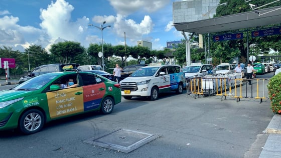 Bộ Xây dựng lấy ý kiến tăng nặng mức phạt xe taxi thu tiền trái quy định