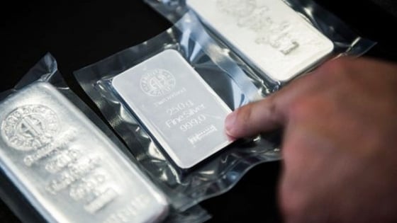 Giá bạc hôm nay 7/8: Tăng mạnh nhờ dữ liệu kinh tế Mỹ suy yếu