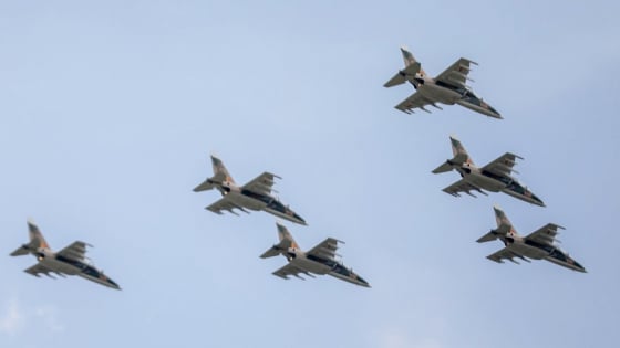 Chiến đấu cơ Su -30MK2 cất cánh thao luyện, lướt qua bầu trời Hà Nội sẵn sàng cho nhiệm vụ A80