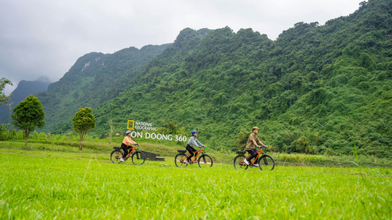 Làng du lịch 'sống chung với lũ' và khát vọng 'net zero'