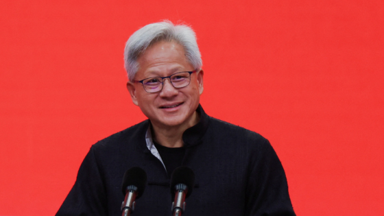 CEO Nvidia trấn an lo ngại, dự báo thị trường chip AI sẽ thành nghìn tỷ đô