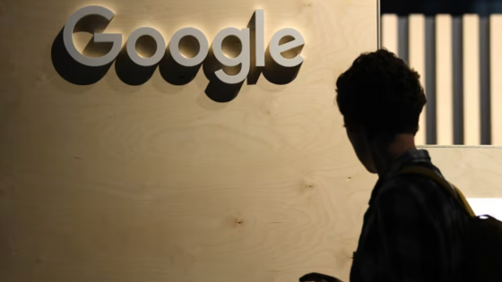 Google bị phạt khoản tiền khổng lồ, ông Trump đe dọa điều tra thuế với EU