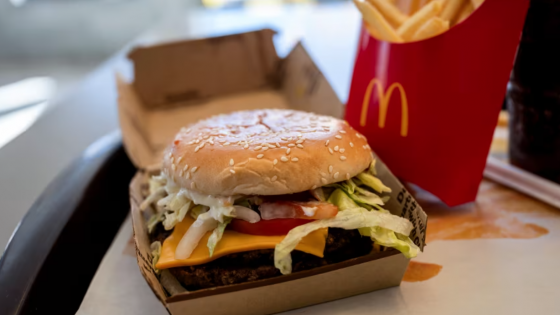 Giá cả leo thang bóp nghẹt khách hàng, McDonald’s buộc tung combo giá rẻ giữ chân thực khách