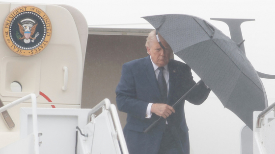 Ông Trump vắng mặt trong đám cưới con trai vì việc khẩn liên quan đến Iran