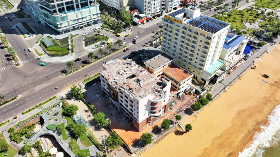 Cận cảnh phá dỡ khách sạn ven biển Quy Nhơn, trả lại 'đất vàng' làm công viên cộng đồng