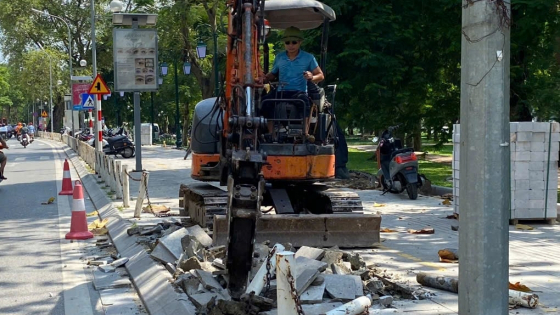 Thường trực Thành ủy Hà Nội yêu cầu làm rõ thông tin “đục phá vỉa hè lát đá” tại phường Hai Bà Trưng