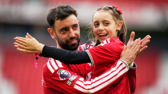 Kết quả vòng 38 Ngoại Hạng Anh 2025/2026: Bruno Fernandes lập kỷ lục, Aston Villa không “buông”, West Ham xuống hạng