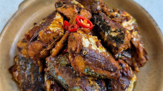 Loại cá rẻ tiền, giàu đạm và omega 3, tốt tim, khoẻ xương, kho cá theo cách này cực kỳ đưa cơm