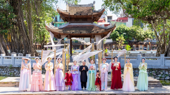 Hành trình đưa áo dài Việt Nam chu du khắp năm châu