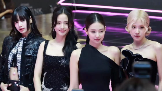 Doanh thu 'khủng' của BTS, BlackPink