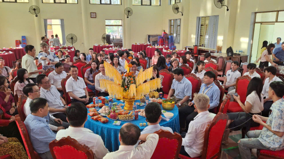 Hòa Bình: Ấm áp Tết Bunpimay cho sinh viên Lào, thắm tình hữu nghị Việt - Lào