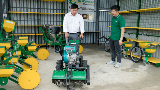 Sáp nhập Đắk Lắk, Phú Yên: Một nông dân sáng chế máy nông nghiệp ở Đắk Lắk đang nghiên cứu loại máy phù hợp với đất Phú Yên 