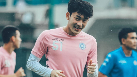 Tiền vệ Hà Nội FC: Cao 1m80, mới 26 tuổi đã 'no nê' danh hiệu
