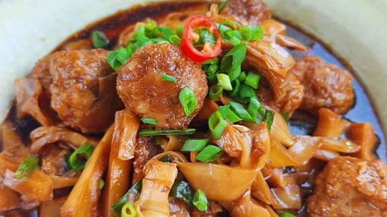 Loại rau toàn xơ là xơ, giúp cải thiện sức khoẻ tim mạch, đem kho thịt, rau ngon hơn thịt