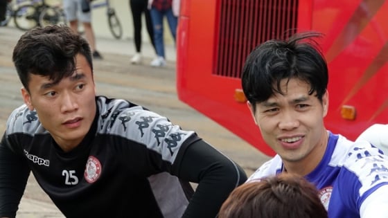 Công Phượng đối đầu Bùi Tiến Dũng ở trận play-off V.League?