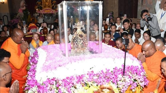Chuyến bay chở xá lợi Đức Phật hạ cánh tại sân bay Tân Sơn Nhất