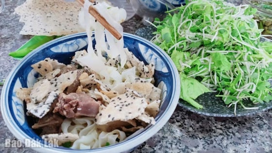 Mì gà Bình Tú, đặc sản Quảng Nam, nói qua nói lại chả bằng ăn luôn 2 tô