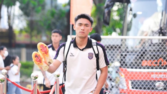 Tiền vệ B.Bình Dương: Cao 1m80, điển trai như hot boy