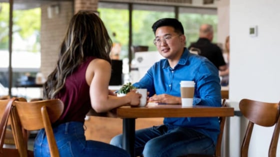 Đến buổi xem mắt, tôi choáng khi người ngồi đối diện là sếp mình, cứ nghĩ đã thất bại toàn tập, ngờ đâu kết cục lại chao đảo thế này!
