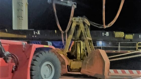 Một lao động ở Cảng quốc tế Long An bị thanh kim loại rơi đè tử vong