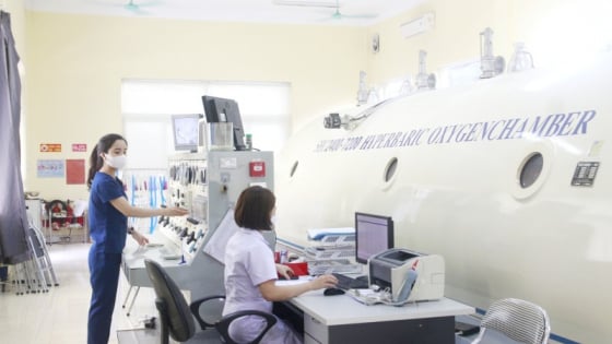 Đau đầu, lú lẫn, khó thở sau 4 giờ phun sơn trong boong tàu kín