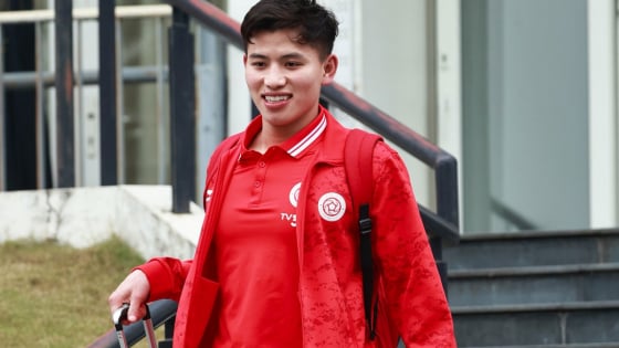 Trung vệ Nguyễn Thanh Bình: Cao 1m83, bất chấp lời ngăn cấm của bố mẹ để theo nghiệp cầu thủ