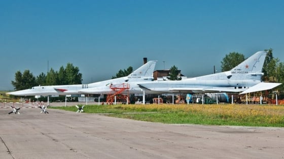 Nga triển khai hơn 40 oanh tạc cơ Tu-22M3 tới căn cứ Belaya khiến Ukraine 'ngồi trên đống lửa'