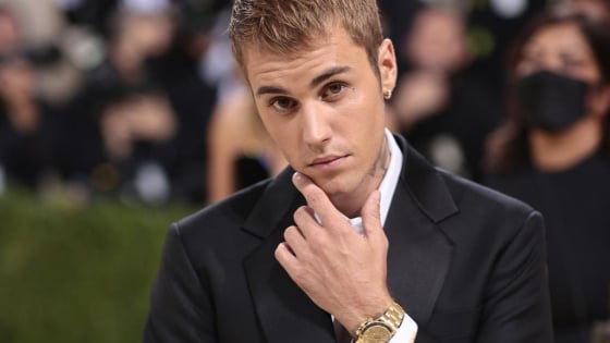Lý do Justin Bieber vỡ nợ khiến nhiều người bàng hoàng