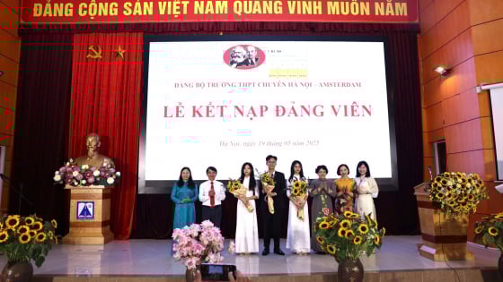Chân dung 3 học sinh xuất sắc Trường THPT Chuyên Hà Nội - Amsterdam được kết nạp Đảng