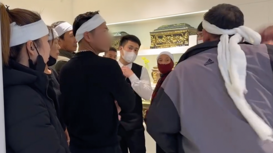 Vụ tố 'ép' mua quách, đóng thêm 3,5 triệu để lấy xương đẹp: Buộc trả lại gần 11 tỷ đồng cho dân
