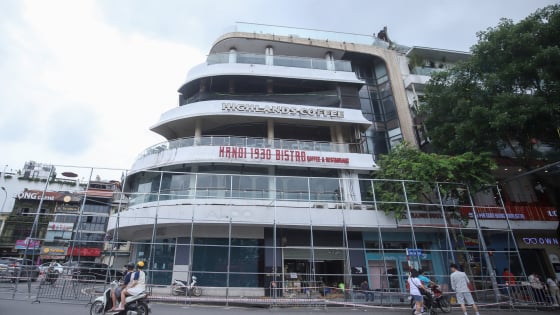 Hà Nội quây rào tiến hành phá dỡ tòa nhà 'Hàm cá mập'