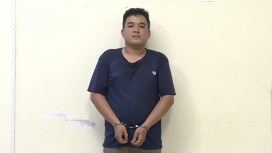 Bắt thanh niên đi xe máy không có GPLX, ‘thông chốt’ CSGT vì sợ bị phạt