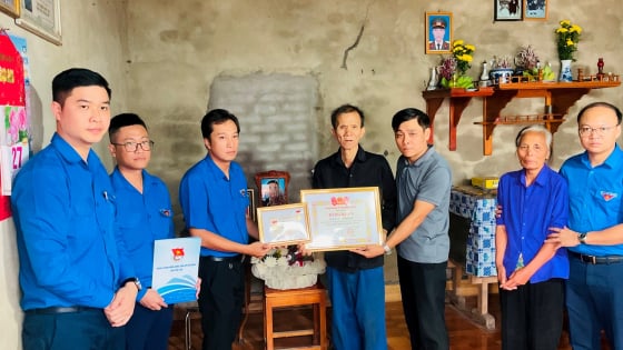 Truy tặng Huy hiệu “Tuổi trẻ dũng cảm” cho chàng trai cứu học sinh đuối nước ở Phú Thọ