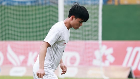 Tiền vệ Nguyễn Công Phương: Cao 1m77, thi đấu chuyên nghiệp từ năm 17 tuổi