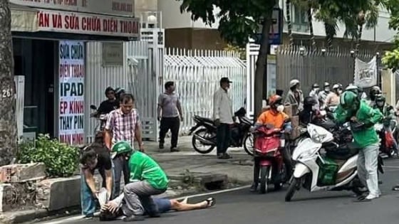 Taxi công nghệ nghi mất lái, va chạm loạt xe máy trên đường 3/2, nhiều người bị thương