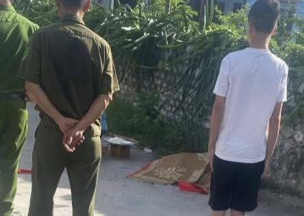 Nóng:  Nghi án con trai dùng dao giết chết mẹ ở Thủy Nguyên, Hải Phòng
