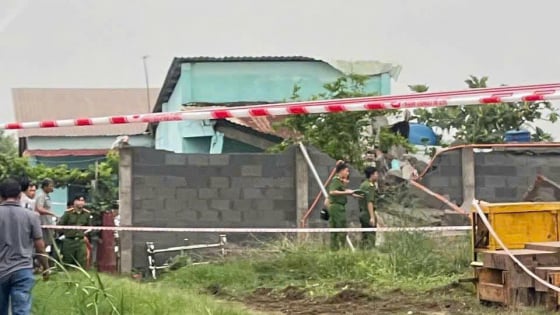 Mưa giông lớn làm sập tường rào, 2 người tử vong ở Long An